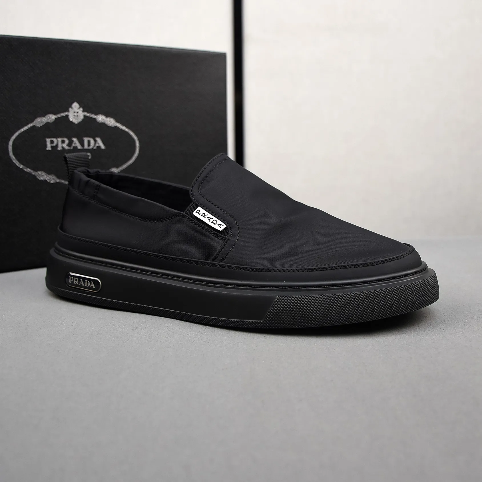 PP380❣️❣️❣️Prada breathable cloth shoes, the upper is made of comfortable and breathable fabric, and the ultra-light soft foam outsole. Men's size 39-44.